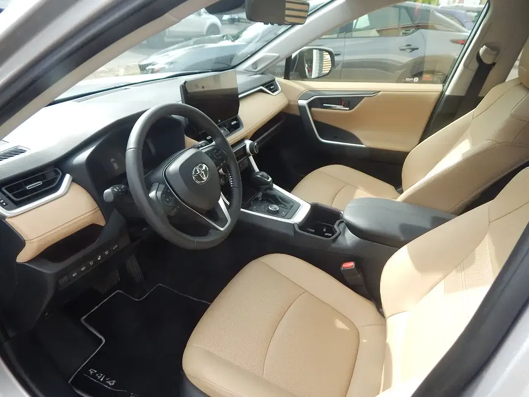 Toyota RAV 4 - Thumbnail 9
