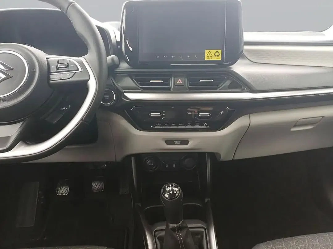 Suzuki Swift - Thumbnail 11
