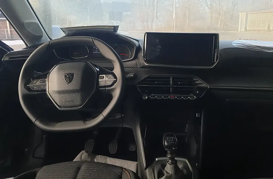 Peugeot 208 - Thumbnail 13