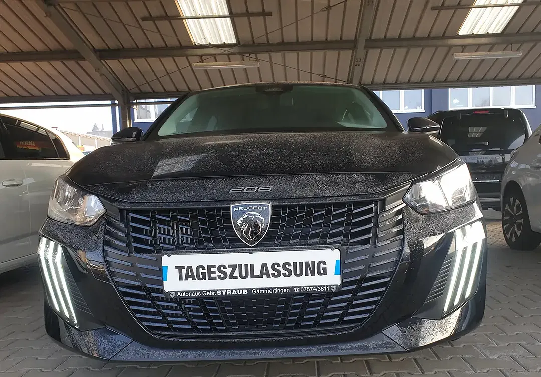 Peugeot 208 - Thumbnail 2