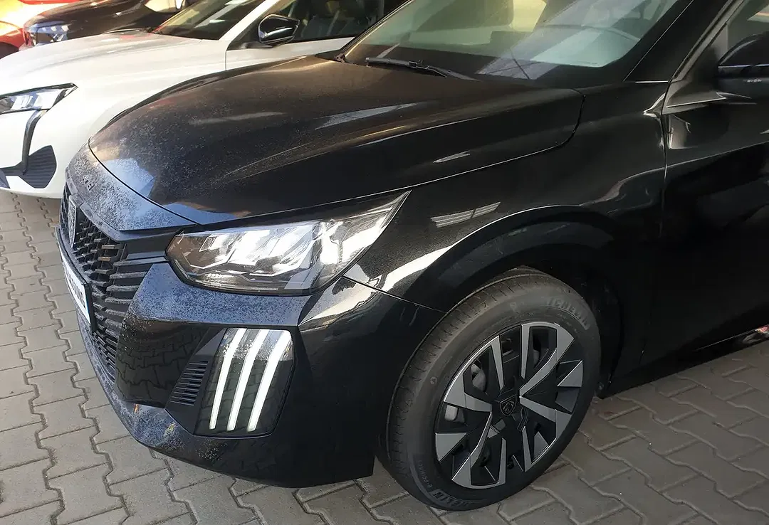 Peugeot 208 - Thumbnail 3