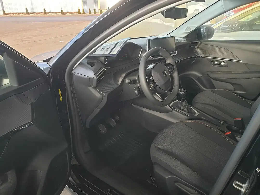 Peugeot 208 - Thumbnail 5