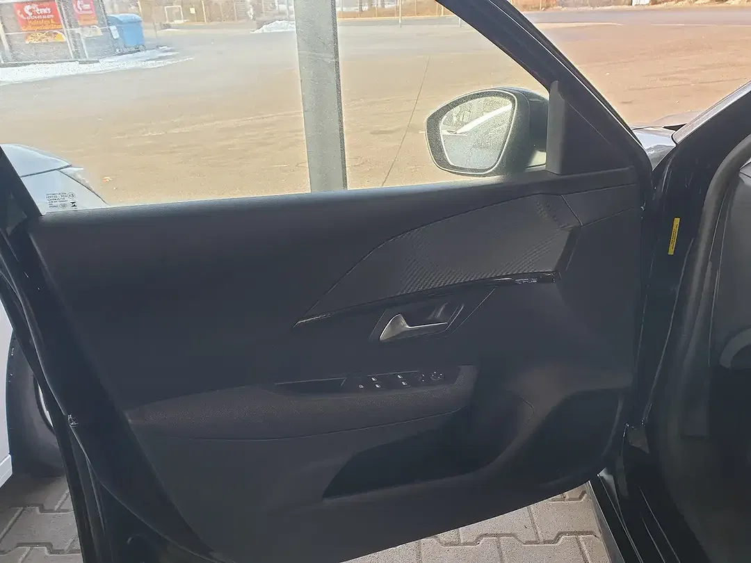 Peugeot 208 - Thumbnail 6