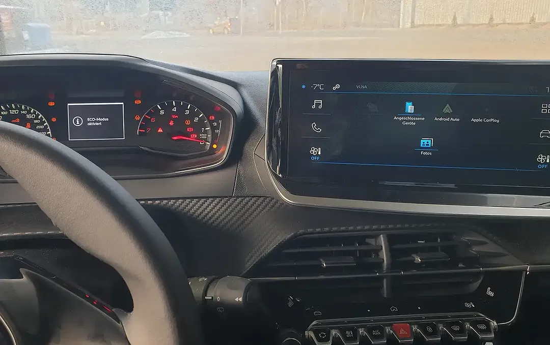 Peugeot 208 - Thumbnail 7