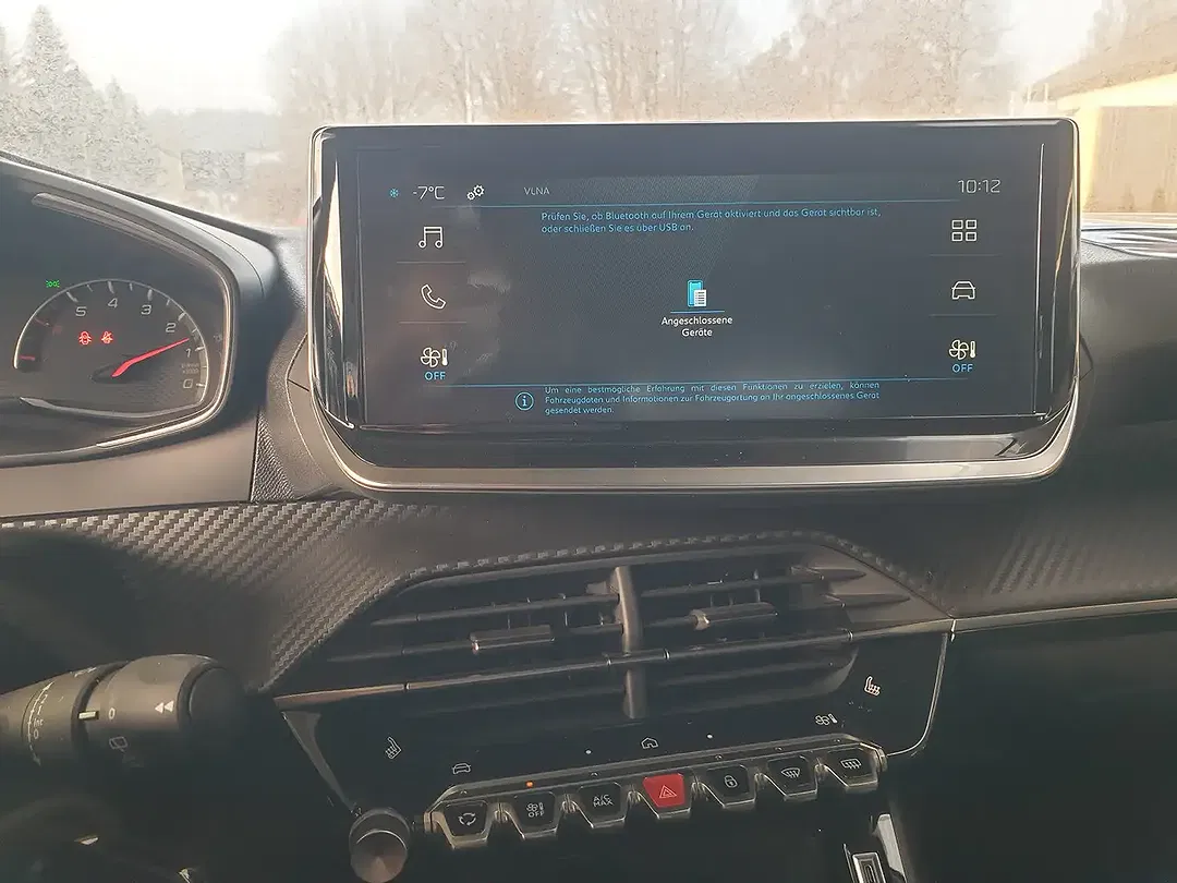 Peugeot 208 - Thumbnail 9