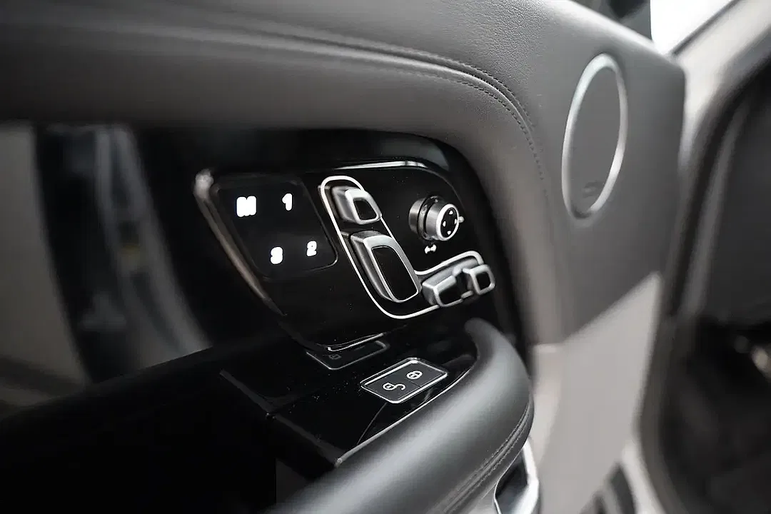 Land Rover Range Rover - Thumbnail 15