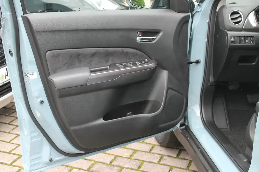 Suzuki Vitara - Thumbnail 9