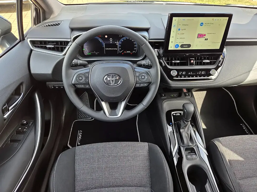 Toyota Corolla - Thumbnail 8