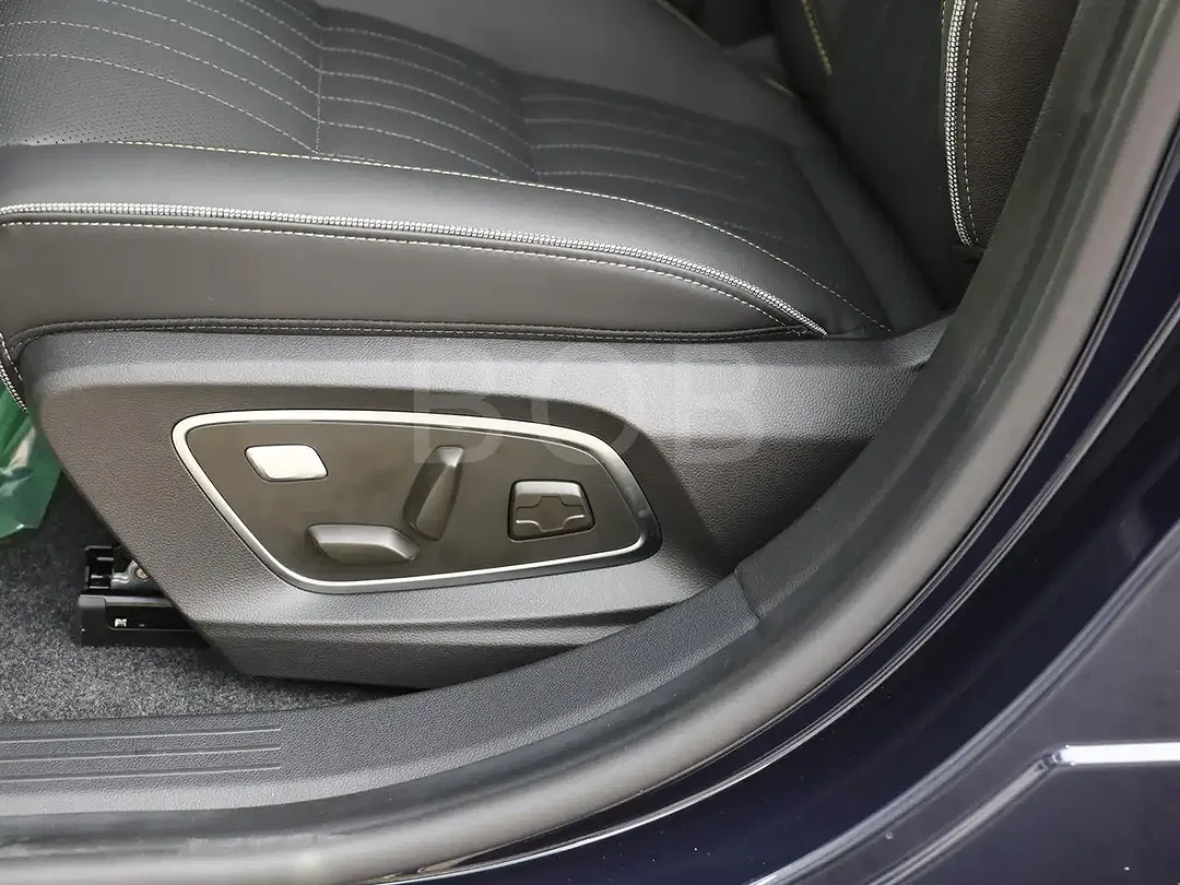 Renault Megane E-Tech - Thumbnail 13