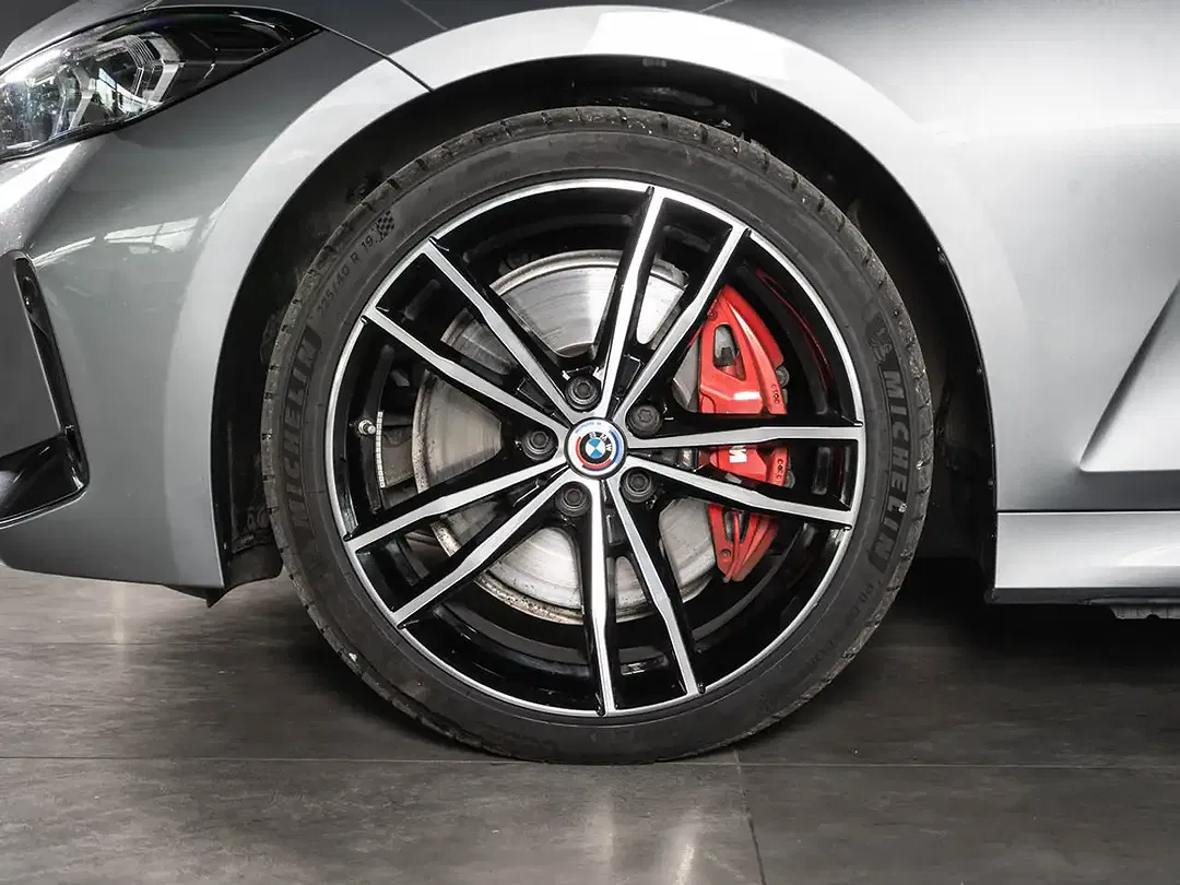 BMW M3 - Thumbnail 4