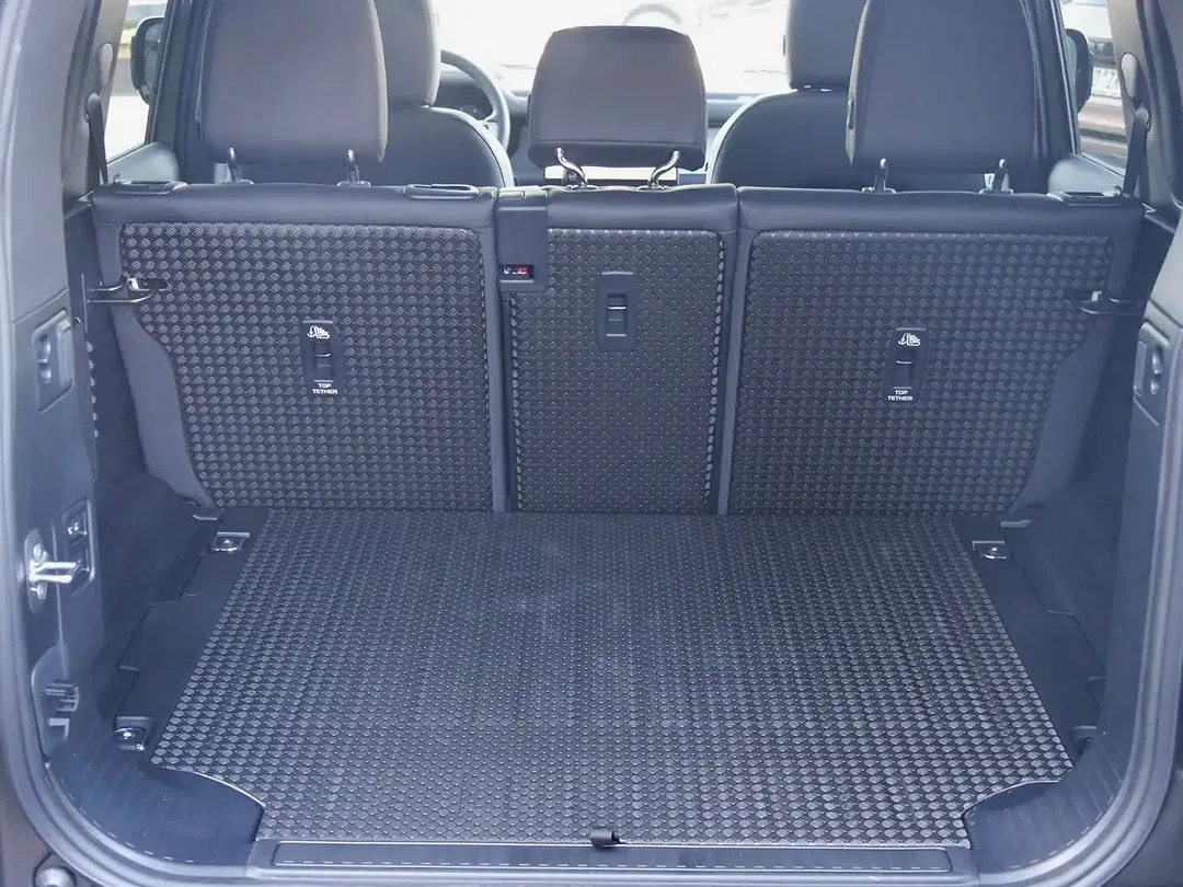 Land Rover Defender - Thumbnail 10