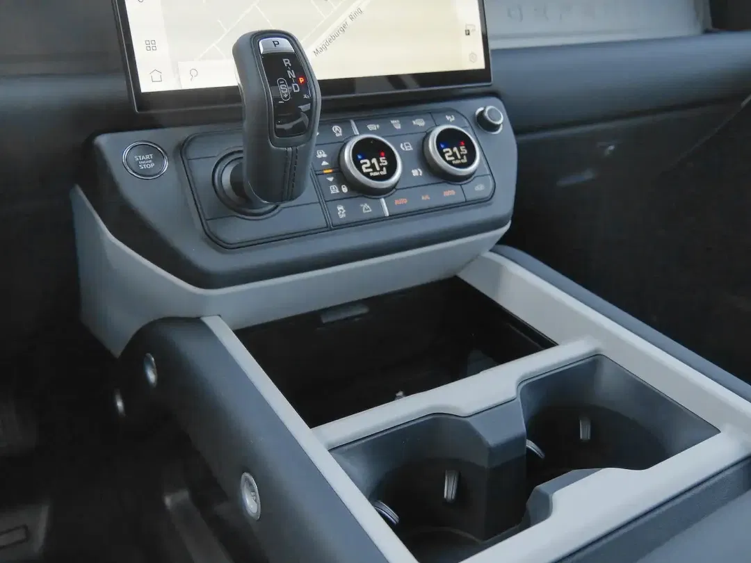 Land Rover Defender - Thumbnail 13