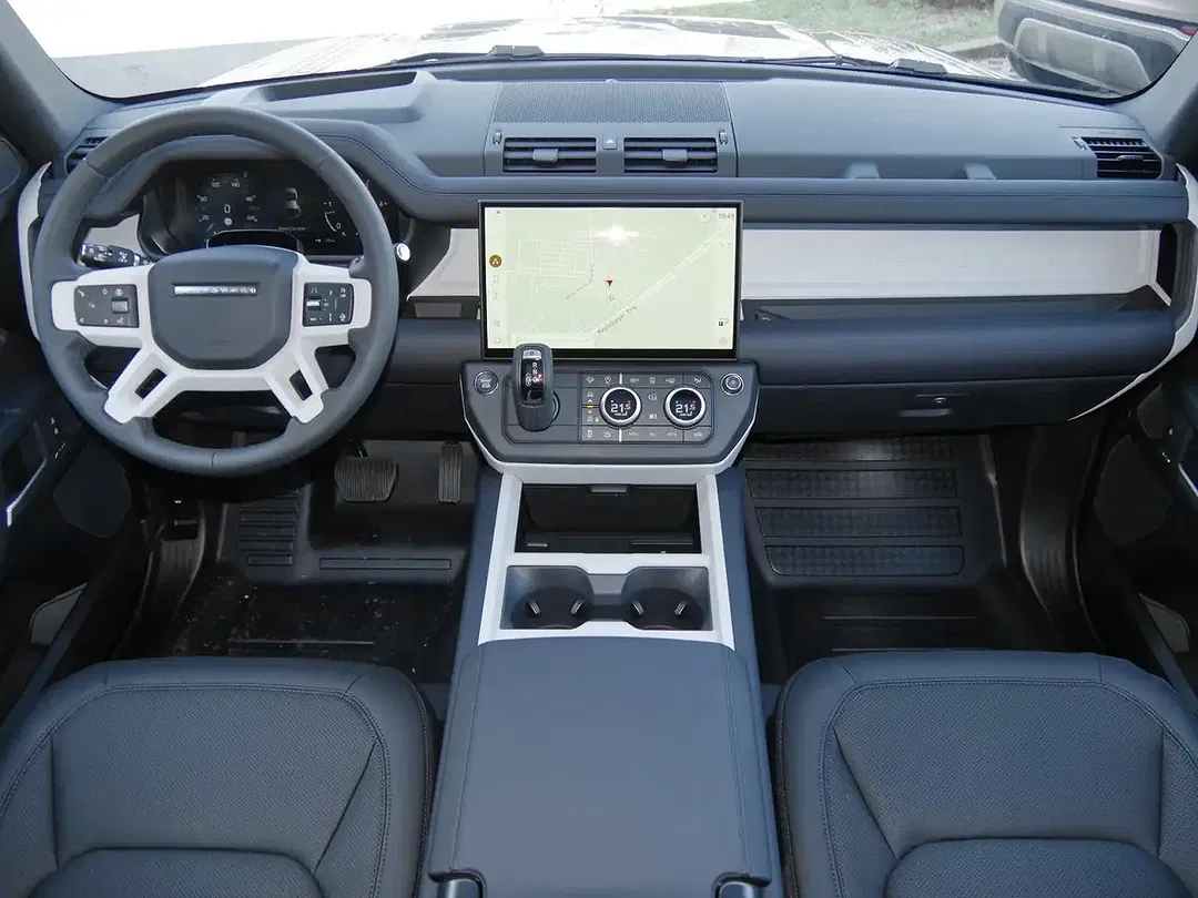 Land Rover Defender - Thumbnail 4