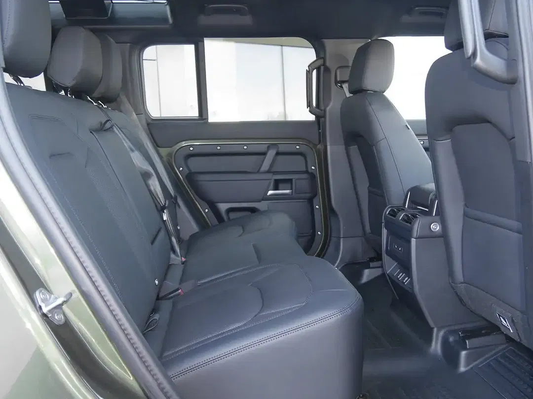 Land Rover Defender - Thumbnail 5