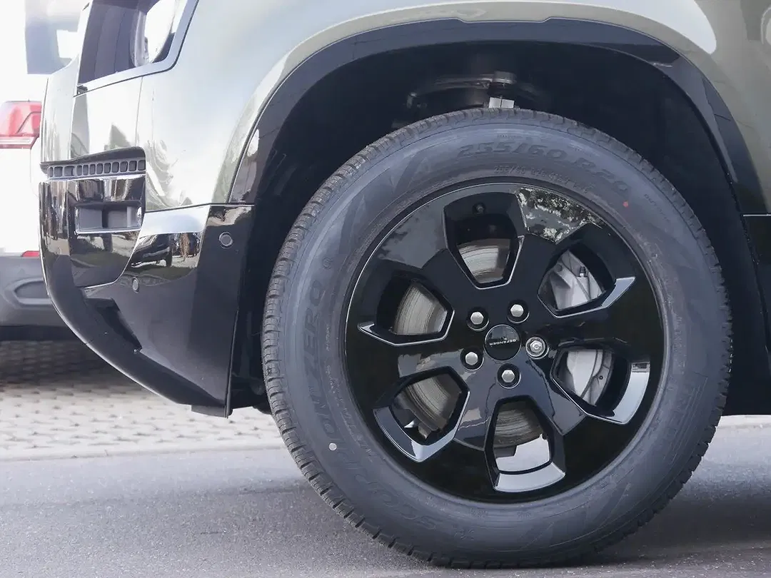 Land Rover Defender - Thumbnail 9