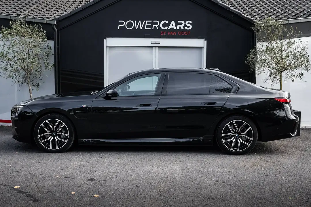 BMW 750 - Thumbnail 8