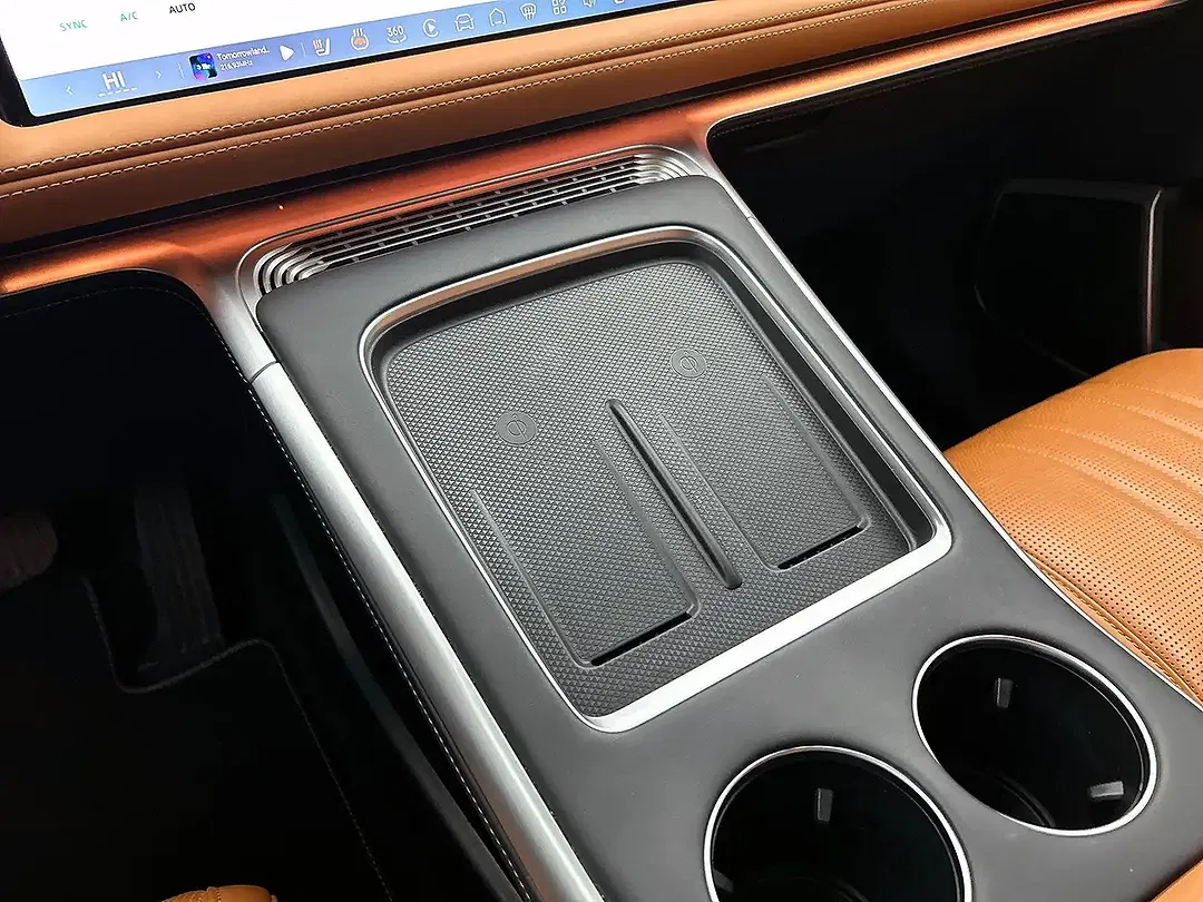 Xpeng G9 - Thumbnail 10