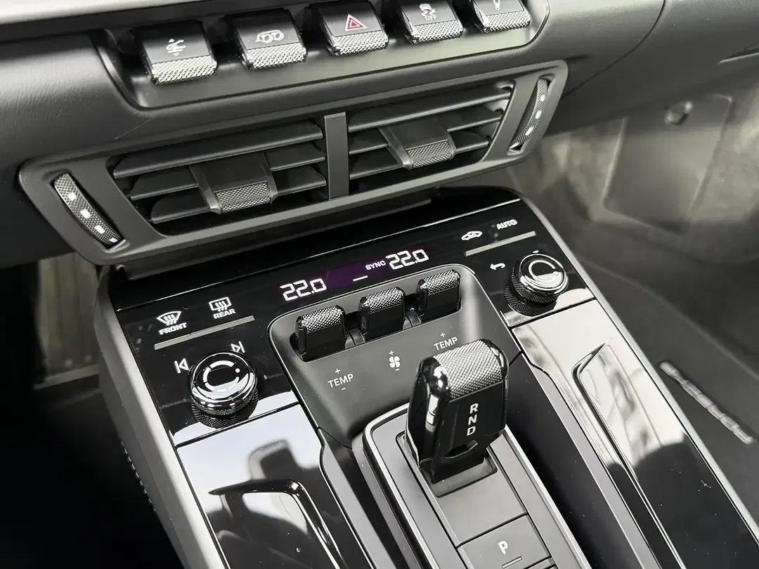 Porsche 992 - Thumbnail 14