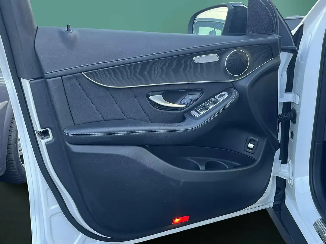 Mercedes-Benz GLC 300 - Thumbnail 14