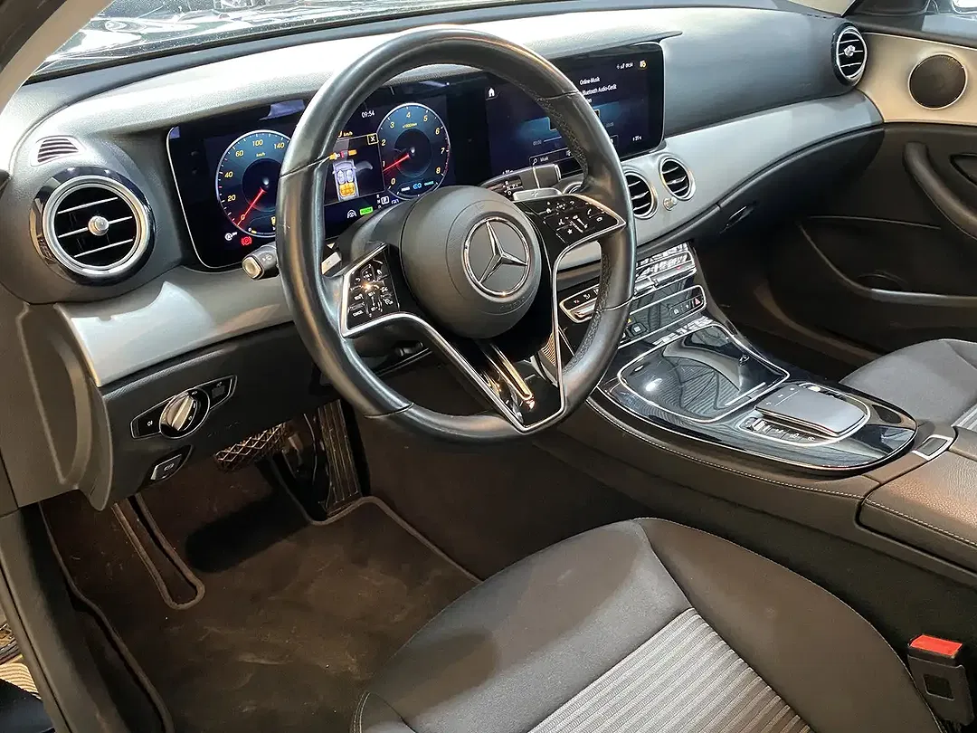 Mercedes-Benz E 300 - Thumbnail 12