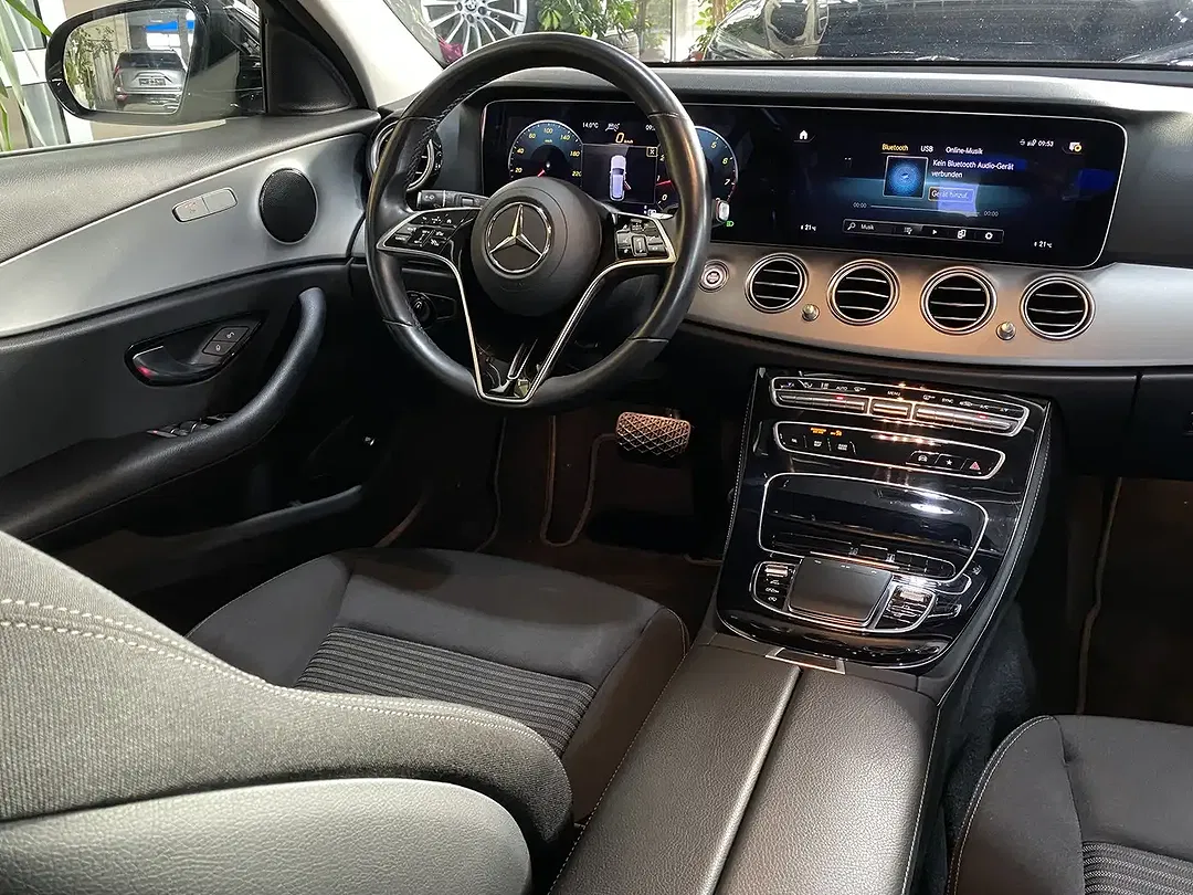 Mercedes-Benz E 300 - Thumbnail 13