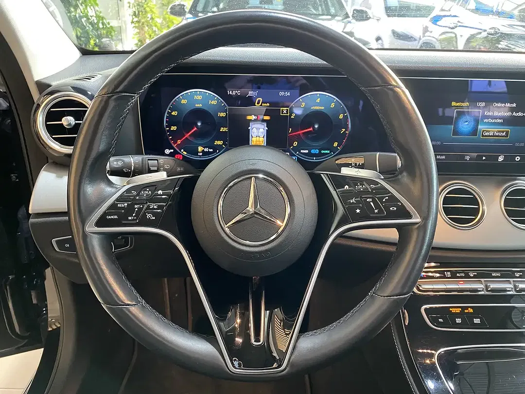 Mercedes-Benz E 300 - Thumbnail 14