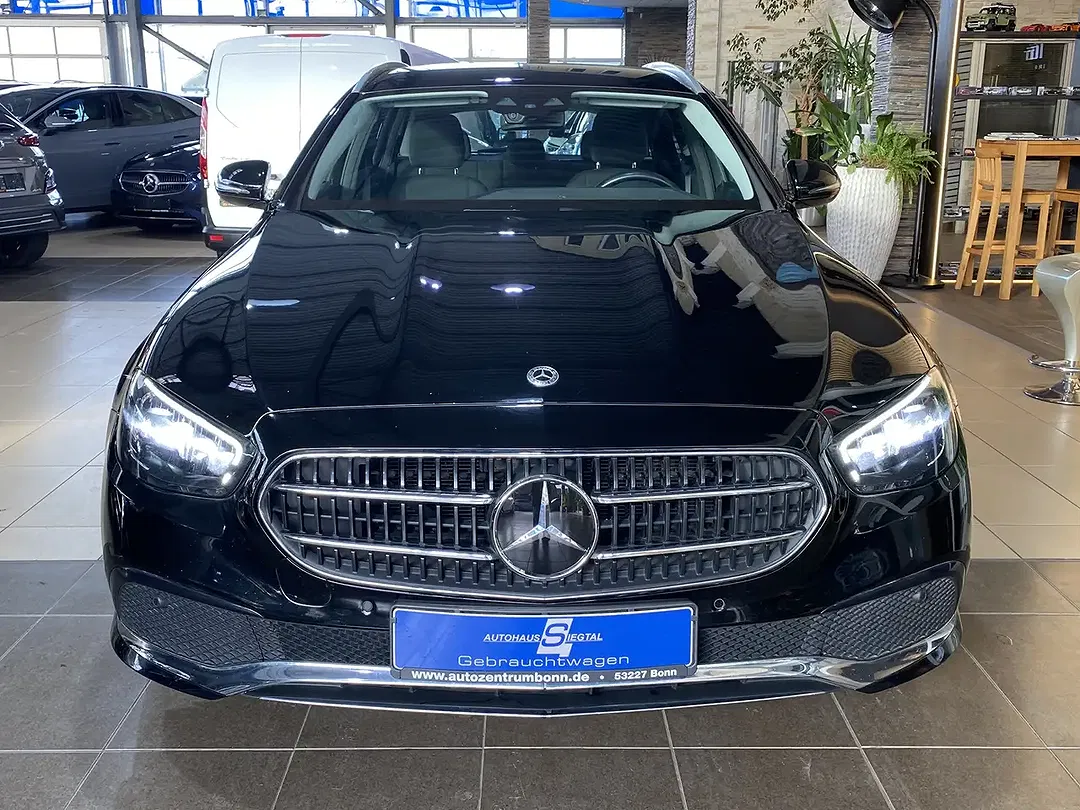 Mercedes-Benz E 300 - Thumbnail 3