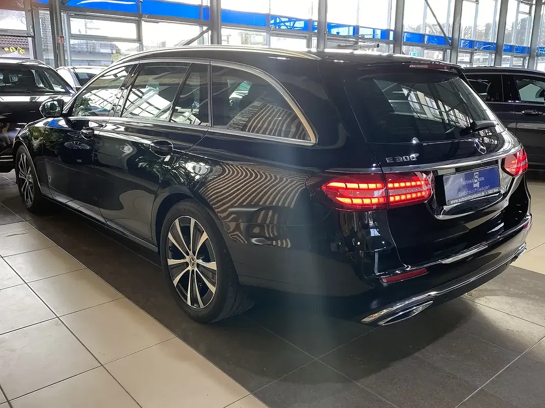 Mercedes-Benz E 300 - Thumbnail 4