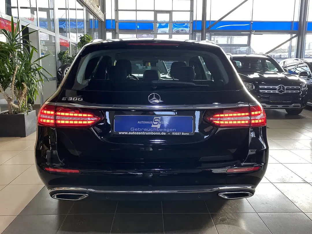 Mercedes-Benz E 300 - Thumbnail 5