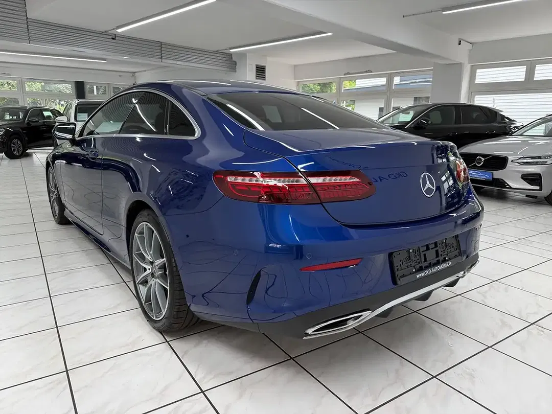 Mercedes-Benz E 220 - Thumbnail 2