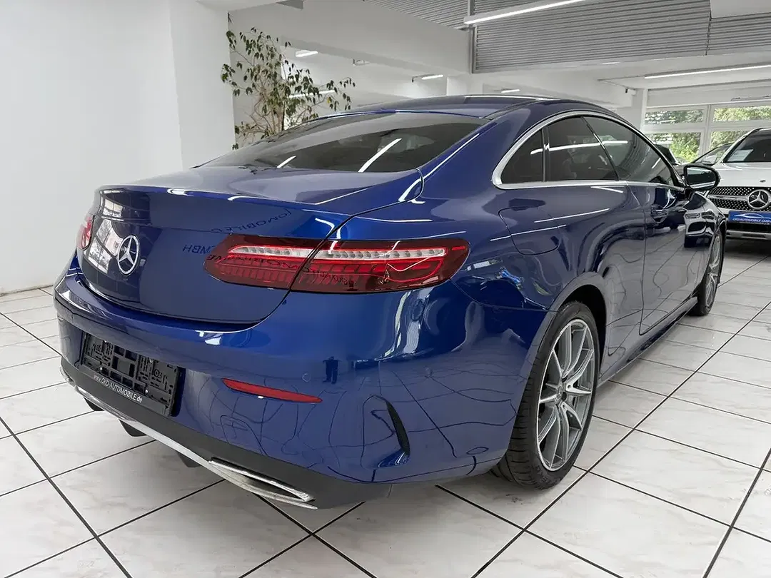 Mercedes-Benz E 220 - Thumbnail 3