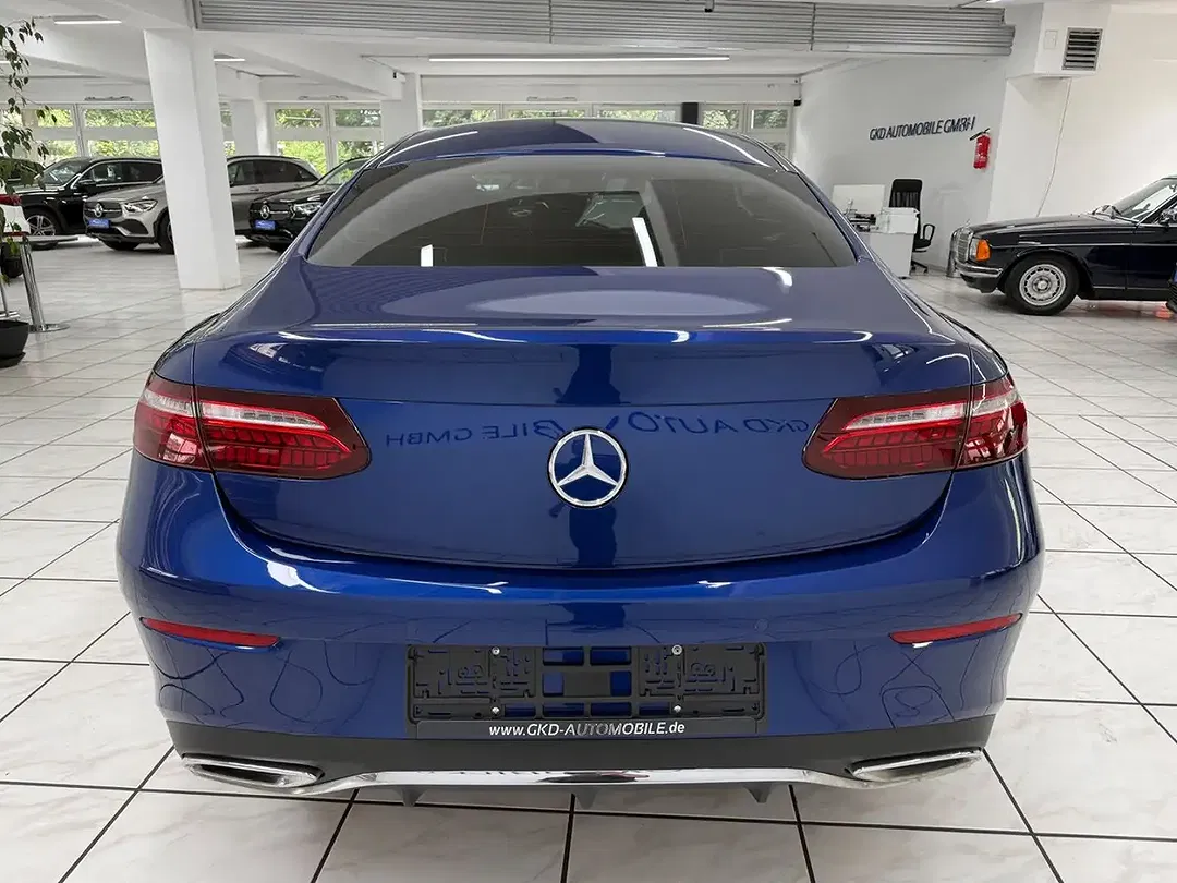Mercedes-Benz E 220 - Thumbnail 4
