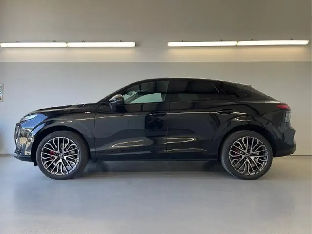 Audi Q3 - Thumbnail 3