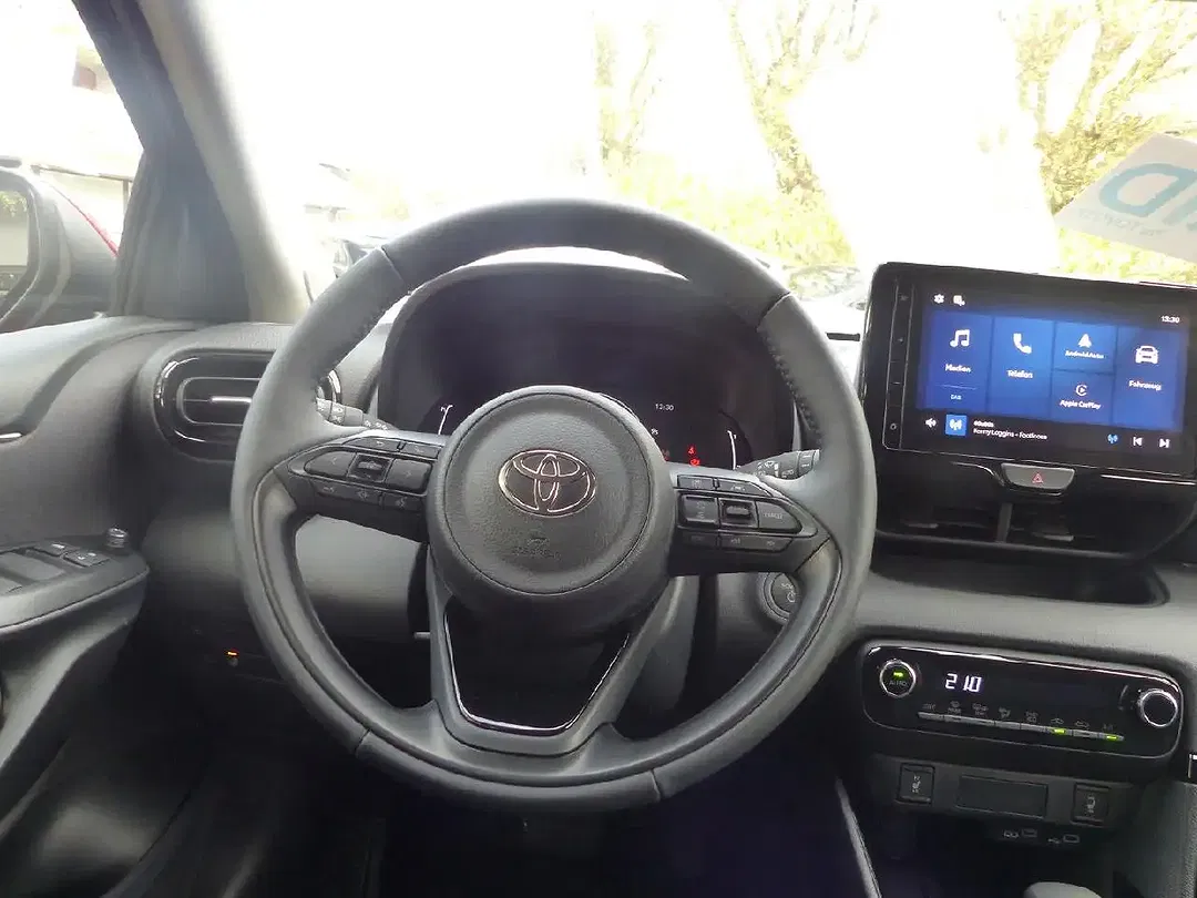 Toyota Yaris - Thumbnail 10