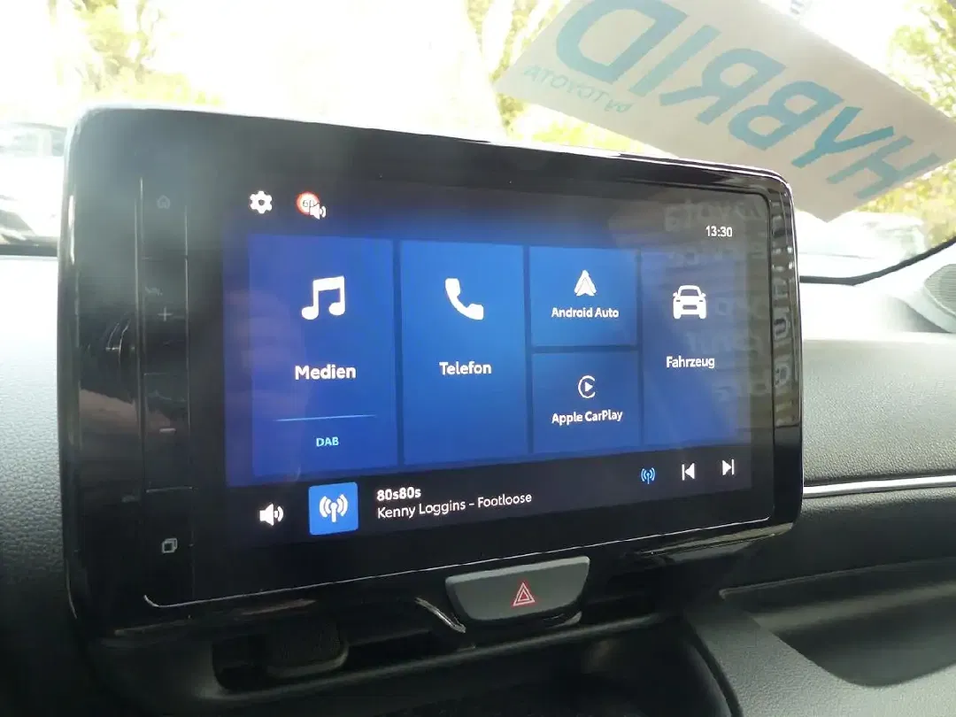 Toyota Yaris - Thumbnail 11