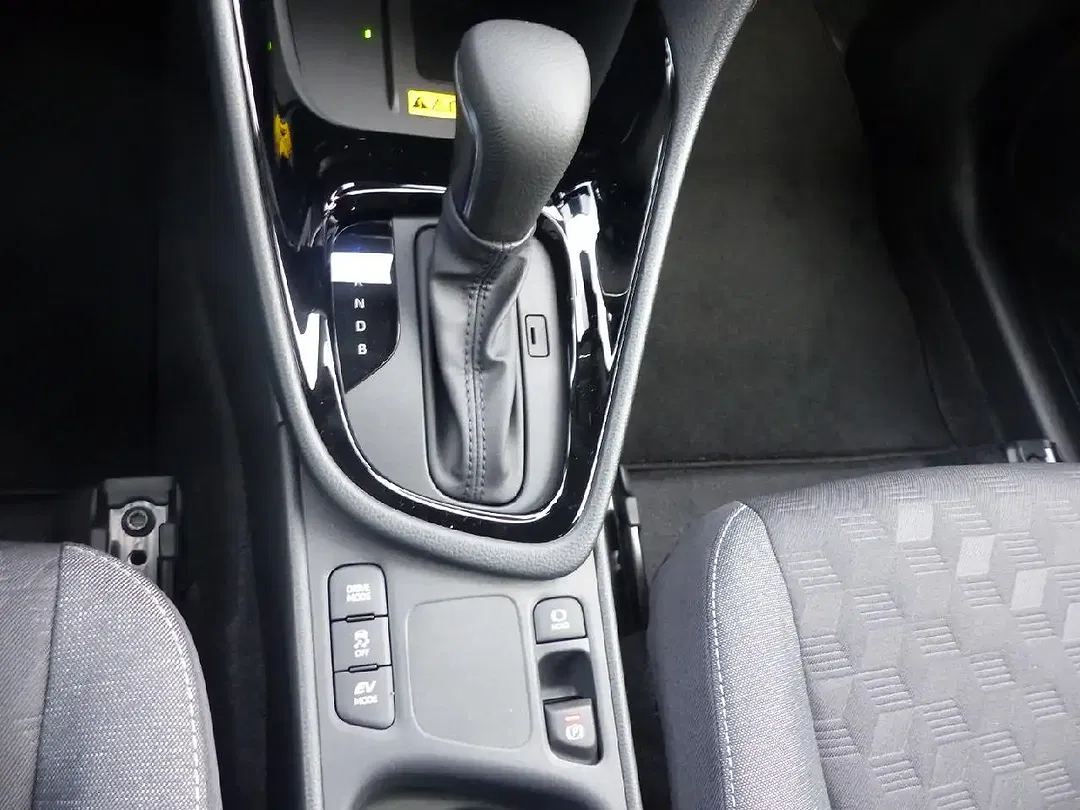 Toyota Yaris - Thumbnail 14