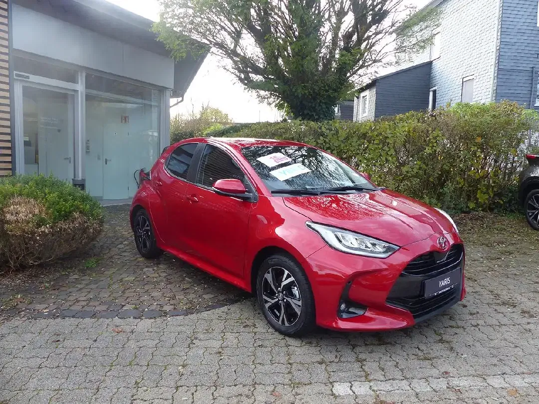 Toyota Yaris - Thumbnail 3