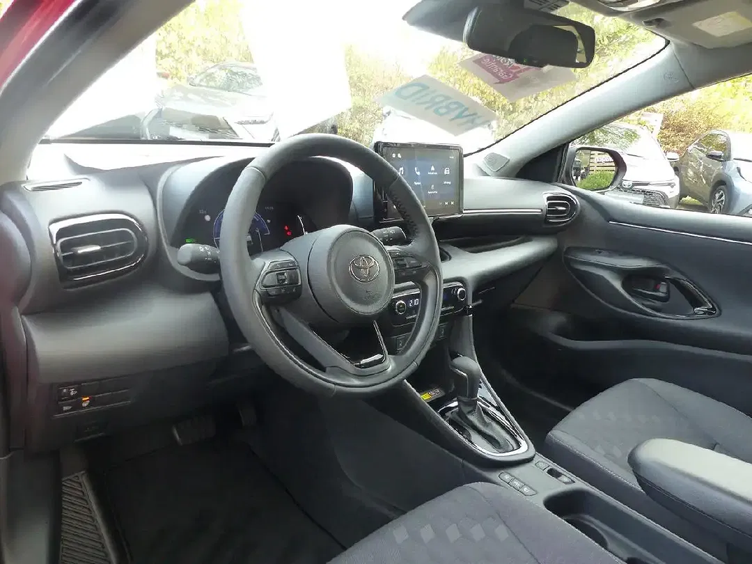 Toyota Yaris - Thumbnail 6