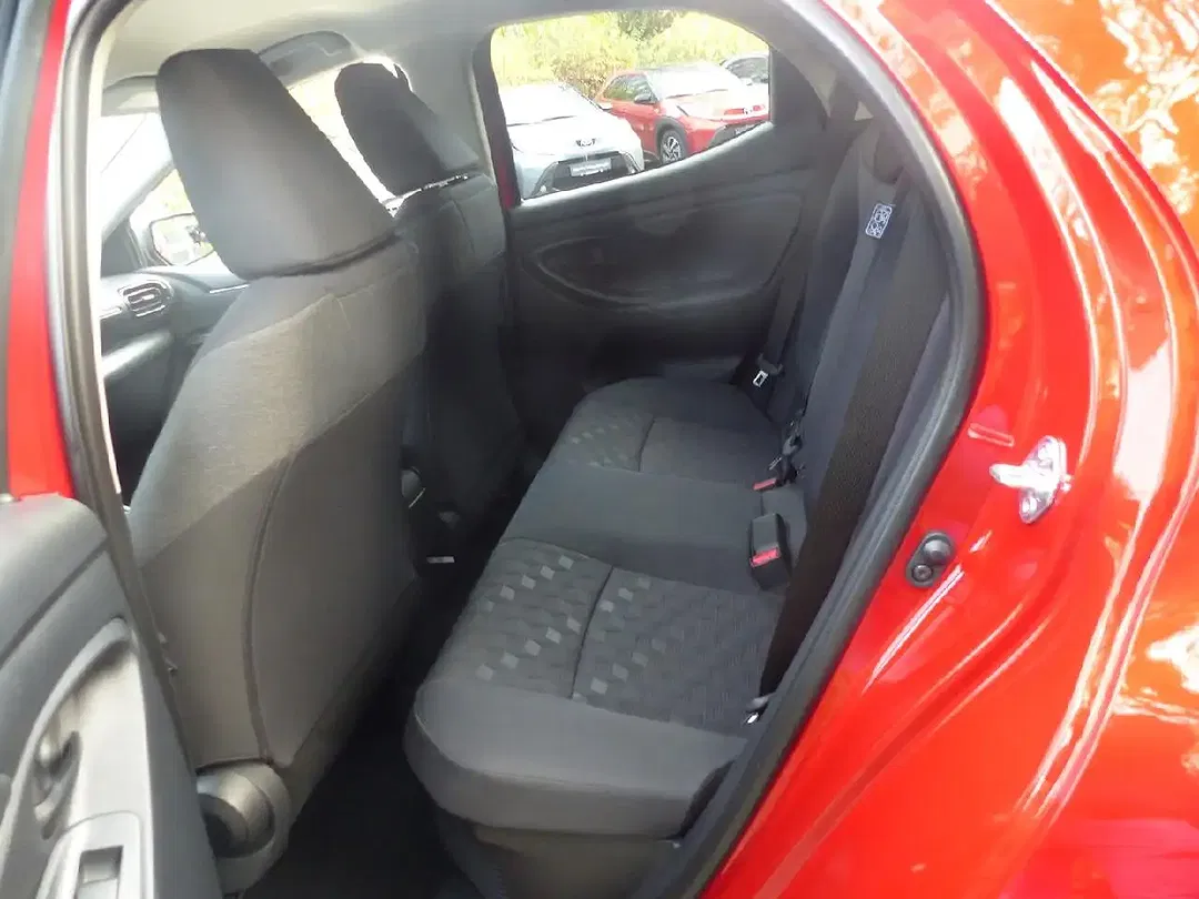 Toyota Yaris - Thumbnail 8