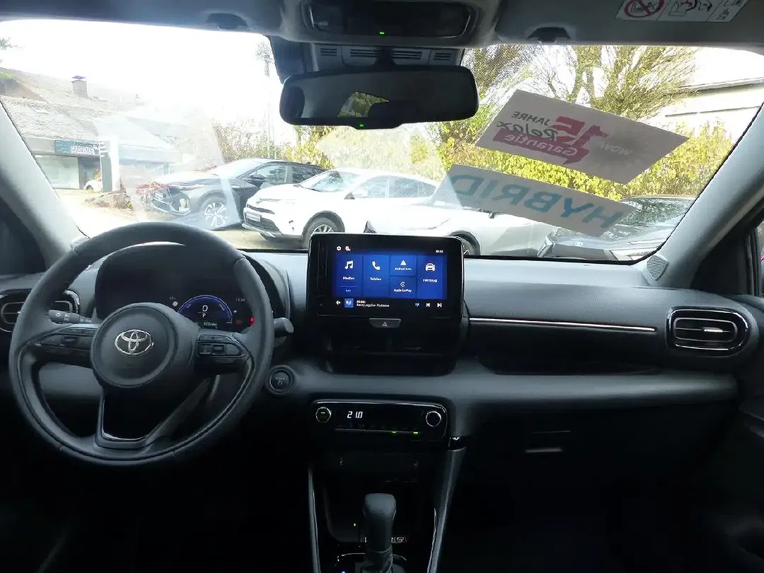 Toyota Yaris - Thumbnail 9