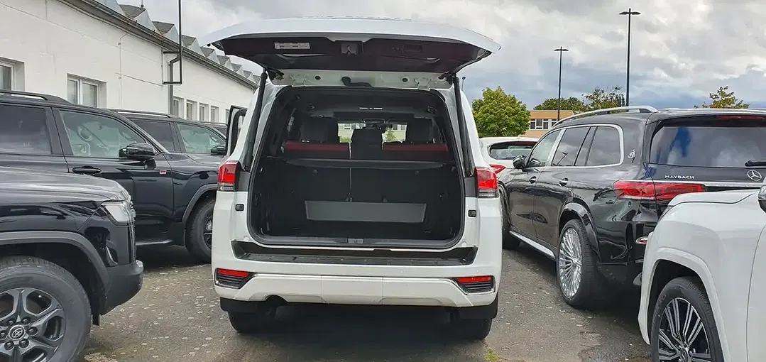 Toyota Land Cruiser - Thumbnail 11