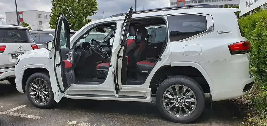 Toyota Land Cruiser - Thumbnail 12