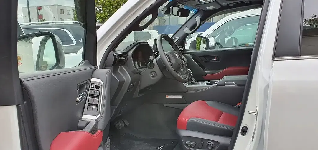 Toyota Land Cruiser - Thumbnail 13