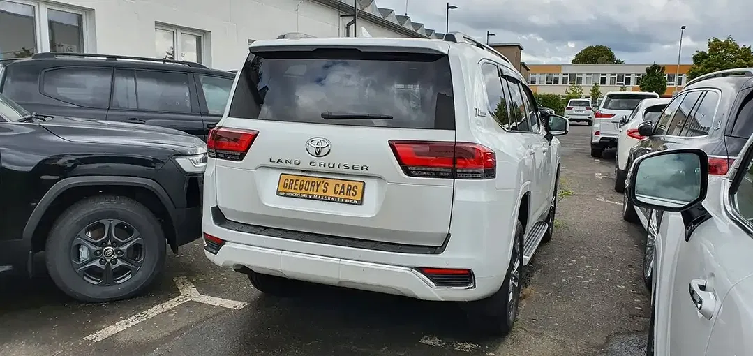 Toyota Land Cruiser - Thumbnail 9