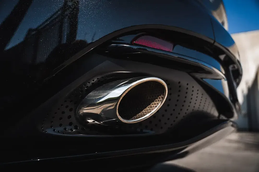 Aston Martin DB12 - Thumbnail 12