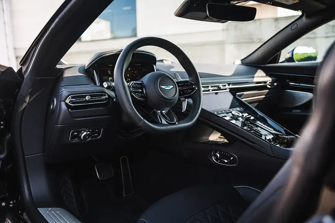 Aston Martin DB12 - Thumbnail 13