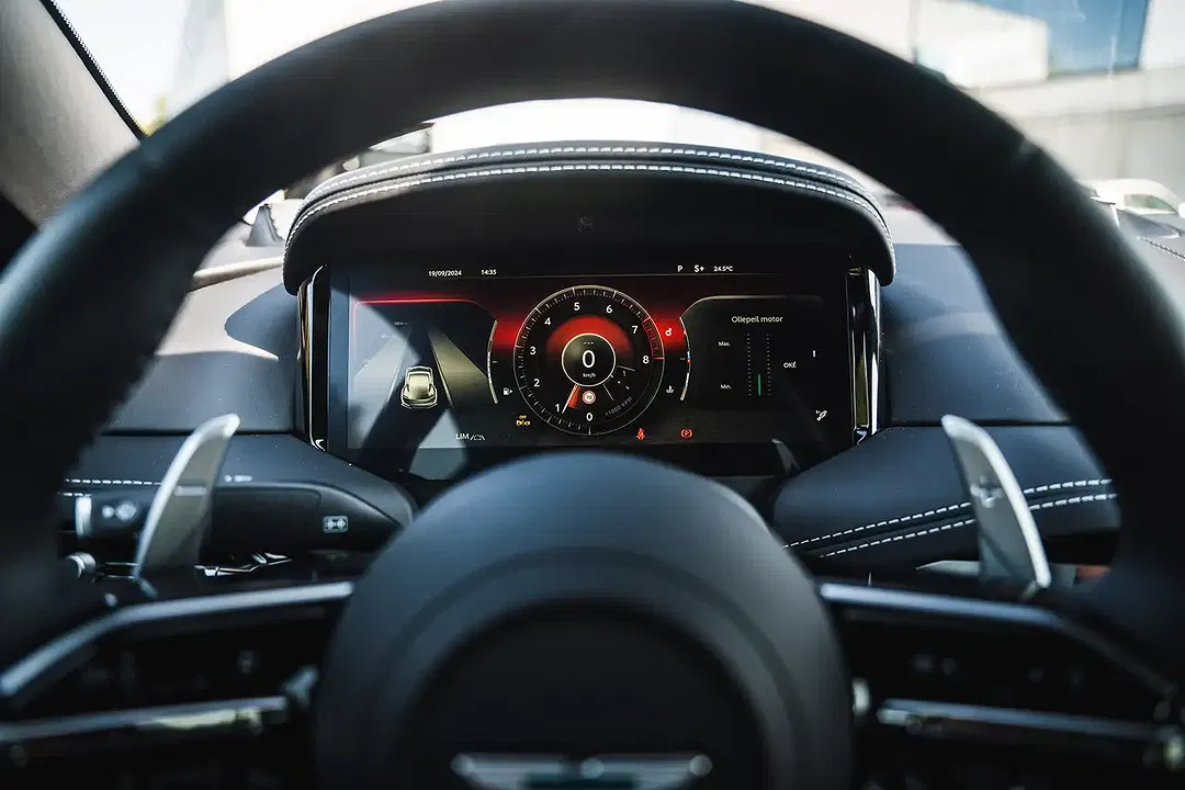 Aston Martin DB12 - Thumbnail 14
