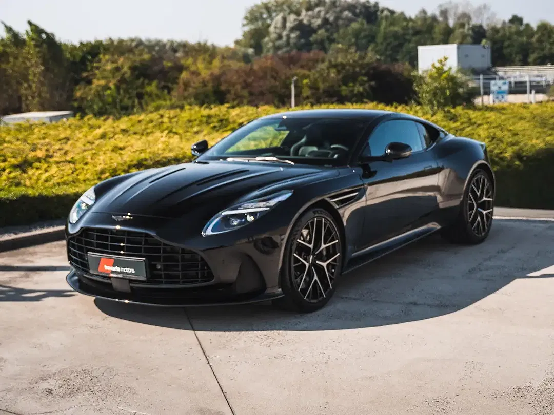 Aston Martin DB12 - Thumbnail 3