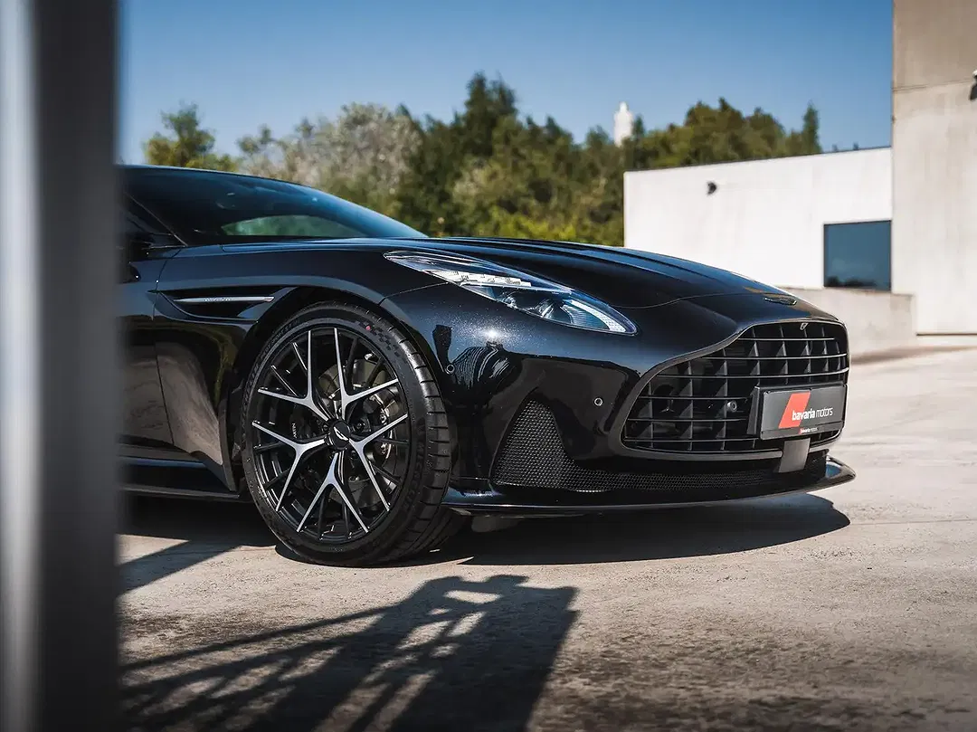 Aston Martin DB12 - Thumbnail 4