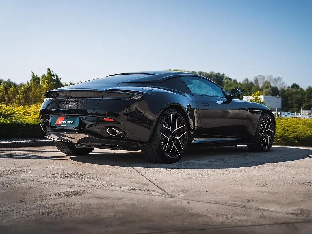 Aston Martin DB12 - Thumbnail 9